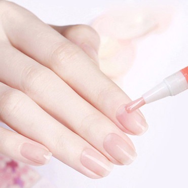 Stylo distributeur huile hydratante à l'Aloe Vera, soin nourrissant pour cuticules. Idéal pour une manucure parfaite 2