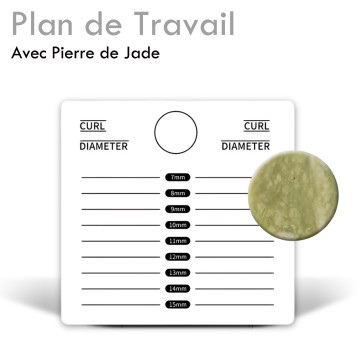Un plan de travail large comprenant pierre de jade. Outil pour extensions de cils