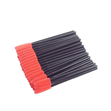 Ces brosses pour extensions de cils sont idéales pour l’entretien quotidien des cils naturels et des extensions. 2